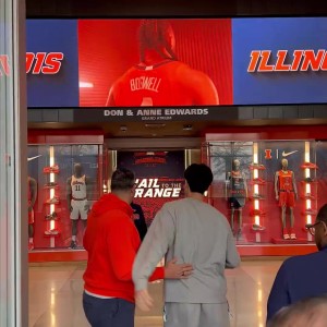 开云官网-张博源参观伊利诺伊大学！这更衣室 这训练设施条件 不输职业球队