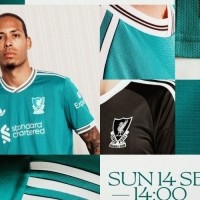 利物浦发布客战伯恩利海报：范迪克身穿第三球衣出镜