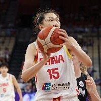 开云下载-一柱擎天！韩旭上半场8中4得到8分4篮板2盖帽